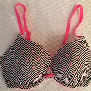 VS 32 E(DD) NWOT Coral and Black Bra